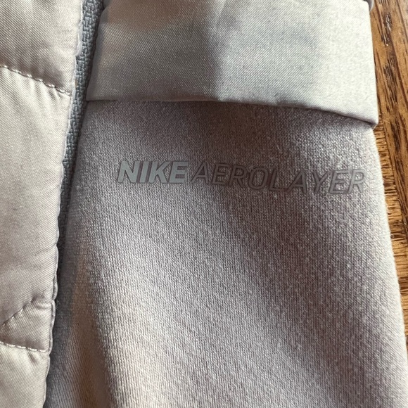 Nike running vest with pockets - Picture 2 of 6